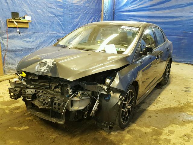 1FADP3F2XFL267389 - 2015 FORD FOCUS SE GRAY photo 2