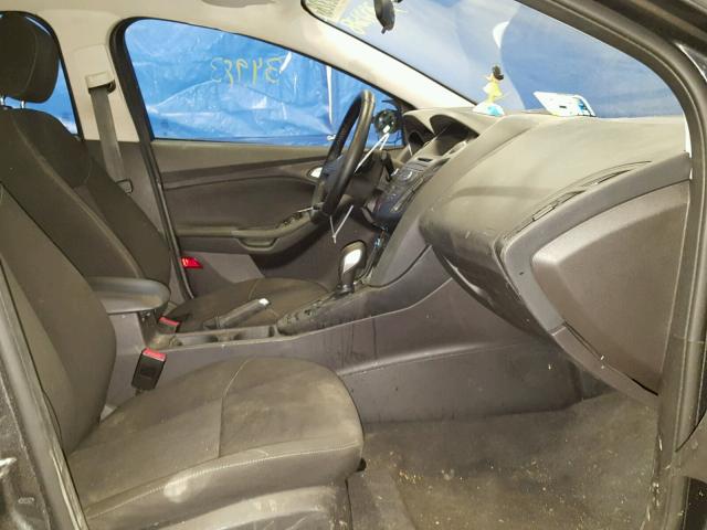 1FADP3F2XFL267389 - 2015 FORD FOCUS SE GRAY photo 5