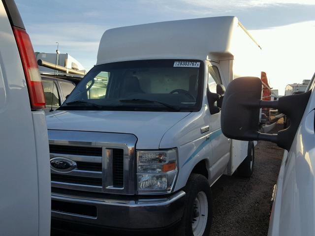 1FDSE35L29DA37969 - 2009 FORD ECONOLINE WHITE photo 2