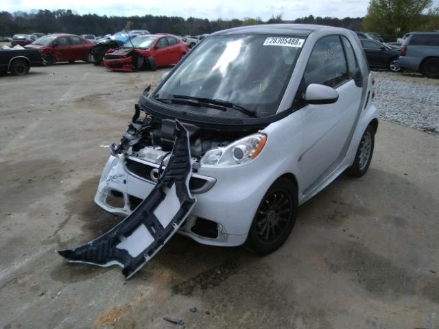 WMEEJ3BA3DK615180 - 2013 SMART FORTWO PUR WHITE photo 2