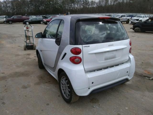 WMEEJ3BA3DK615180 - 2013 SMART FORTWO PUR WHITE photo 3