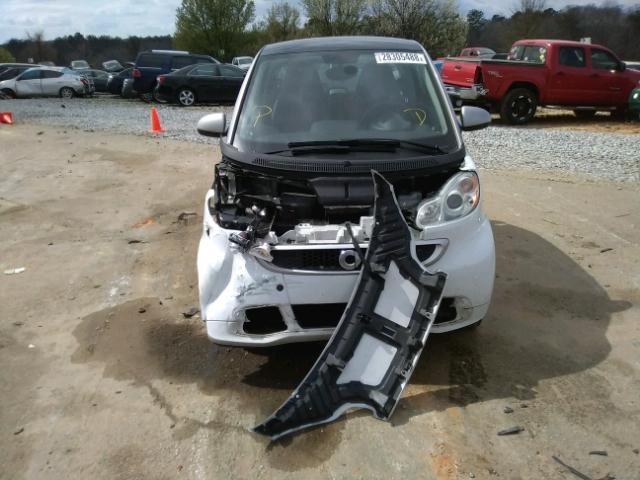 WMEEJ3BA3DK615180 - 2013 SMART FORTWO PUR WHITE photo 9