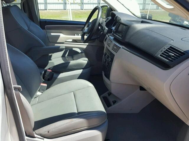 2V4RW3D14AR406919 - 2010 VOLKSWAGEN ROUTAN SE SILVER photo 5