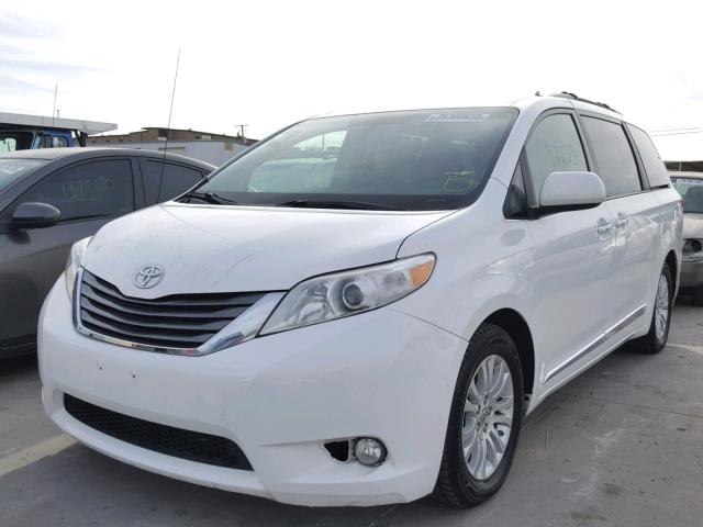 5TDYK3DC6CS277367 - 2012 TOYOTA SIENNA XLE WHITE photo 2