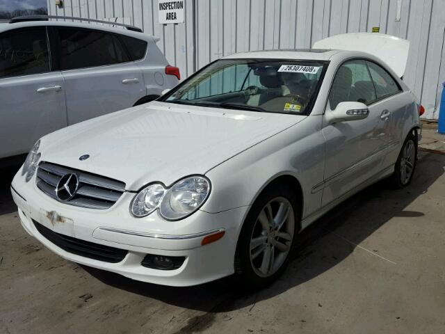 WDBTJ56HX8F237199 - 2008 MERCEDES-BENZ CLK 350 WHITE photo 2