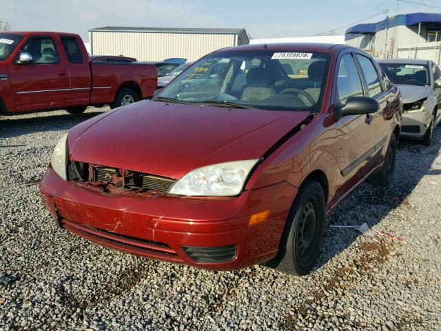 1FAFP34N15W252847 - 2005 FORD FOCUS ZX4 RED photo 2