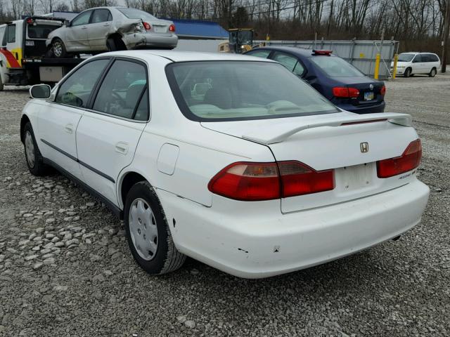 1HGCG5649XA058128 - 1999 HONDA ACCORD LX WHITE photo 3