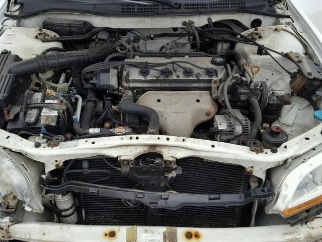 1HGCG5649XA058128 - 1999 HONDA ACCORD LX WHITE photo 7