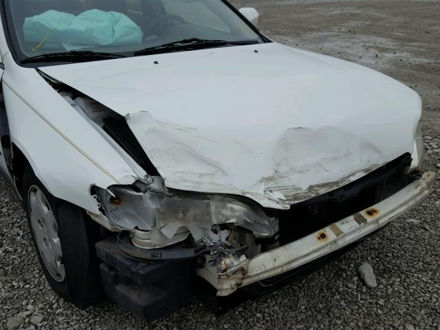 1HGCG5649XA058128 - 1999 HONDA ACCORD LX WHITE photo 9