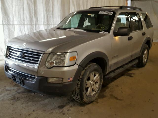 1FMEU73EX6ZA24364 - 2006 FORD EXPLORER X SILVER photo 2