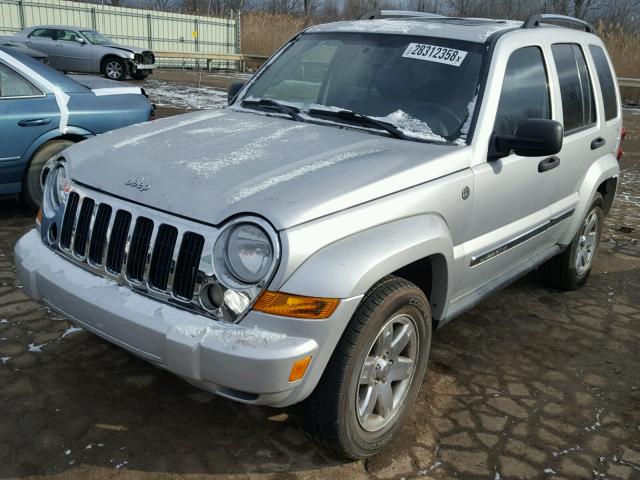 1J4GL58K35W692875 - 2005 JEEP LIBERTY LI SILVER photo 2