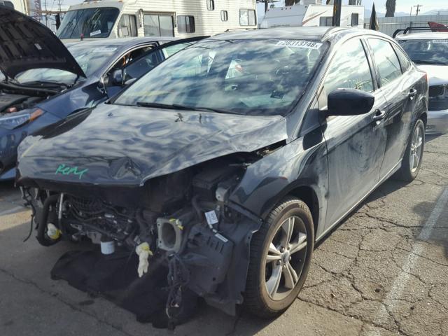 1FAHP3F21CL392388 - 2012 FORD FOCUS SE BLACK photo 2