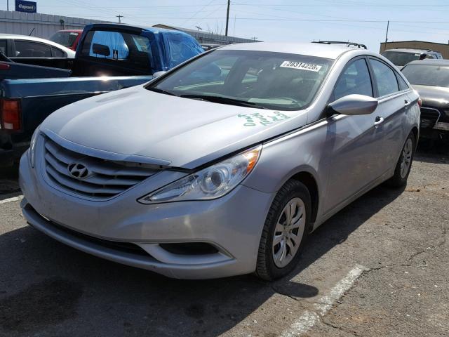 5NPEB4AC8BH200422 - 2011 HYUNDAI SONATA GLS SILVER photo 2