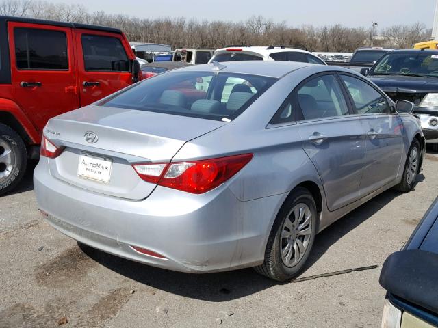 5NPEB4AC8BH200422 - 2011 HYUNDAI SONATA GLS SILVER photo 4