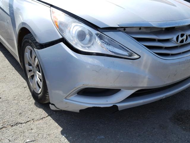 5NPEB4AC8BH200422 - 2011 HYUNDAI SONATA GLS SILVER photo 9