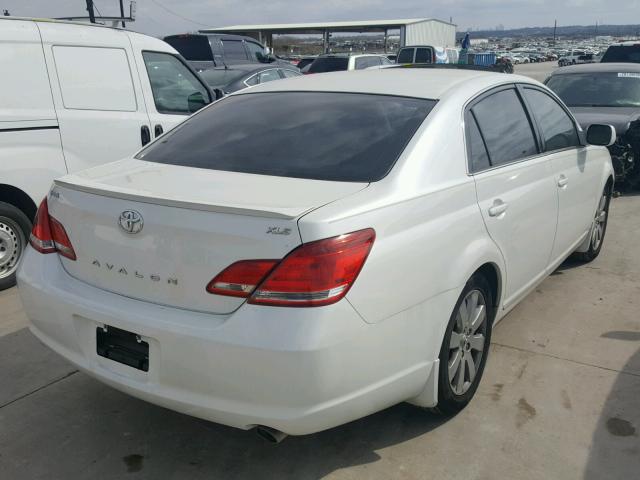 4T1BK36BX6U153561 - 2006 TOYOTA AVALON XL WHITE photo 4