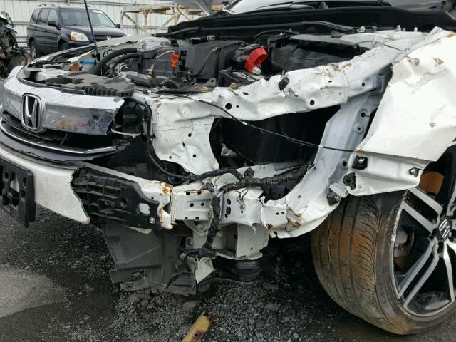 1HGCR2F10HA007309 - 2017 HONDA ACCORD SPO WHITE photo 9