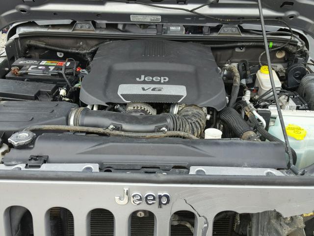 1C4BJWDG8EL118125 - 2014 JEEP WRANGLER U SILVER photo 7