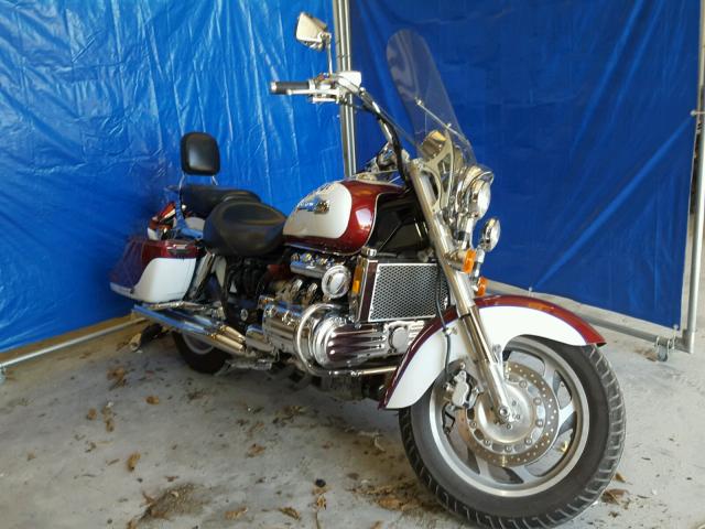 1HFSC3430YA300204 - 2000 HONDA GL1500 CT TWO TONE photo 1