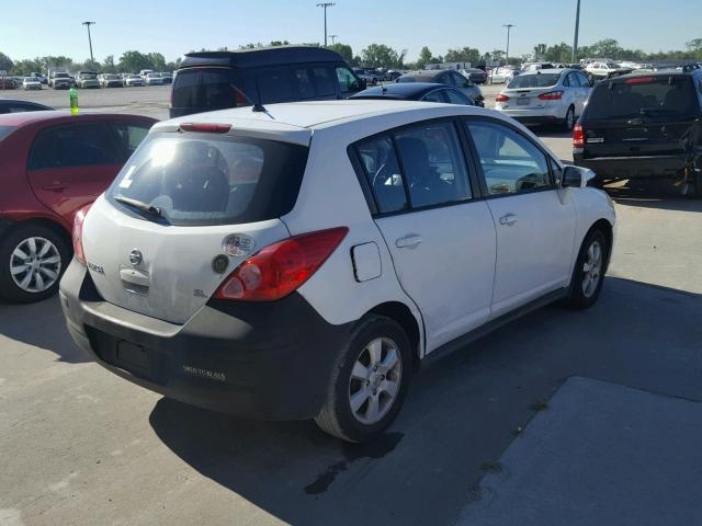 3N1BC13E88L432186 - 2008 NISSAN VERSA S WHITE photo 4