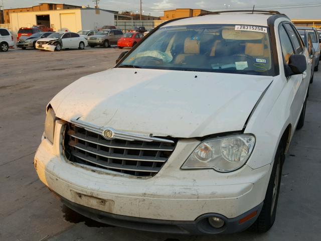 2A8GM68X68R638982 - 2008 CHRYSLER PACIFICA T WHITE photo 2