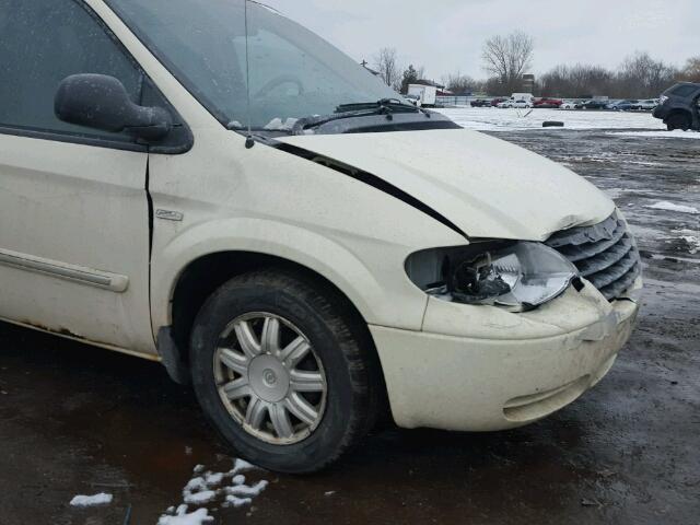 2A4GP54L47R184168 - 2007 CHRYSLER TOWN & COU WHITE photo 9