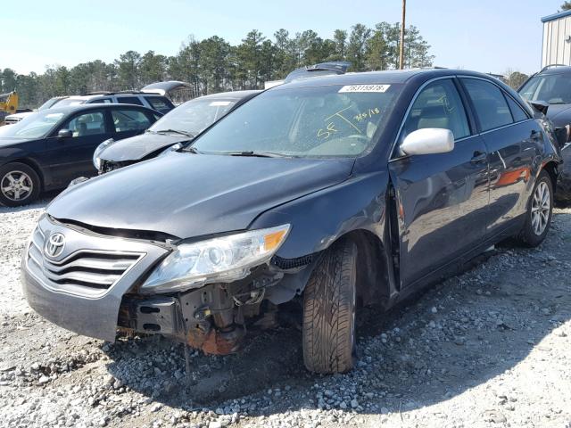 4T1BF3EK3BU203071 - 2011 TOYOTA CAMRY BASE GRAY photo 2