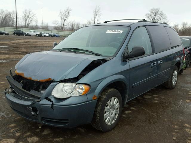 2A4GP44R16R601386 - 2006 CHRYSLER TOWN & COU BLUE photo 2