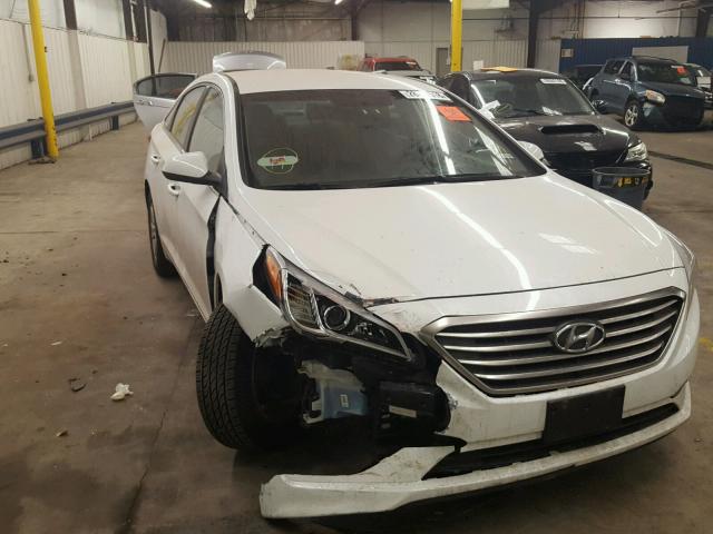 5NPE24AF6GH374992 - 2016 HYUNDAI SONATA SE WHITE photo 1