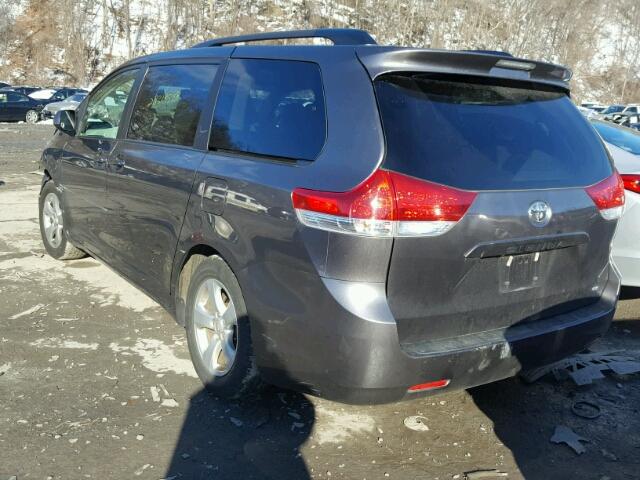 5TDKK3DC2ES452206 - 2014 TOYOTA SIENNA LE GRAY photo 3