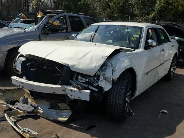 2C3KA63H58H257693 - 2008 CHRYSLER 300C WHITE photo 2