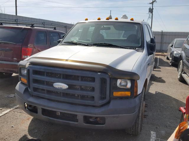 1FDWW36PX7EB27443 - 2007 FORD F350 SUPER WHITE photo 2