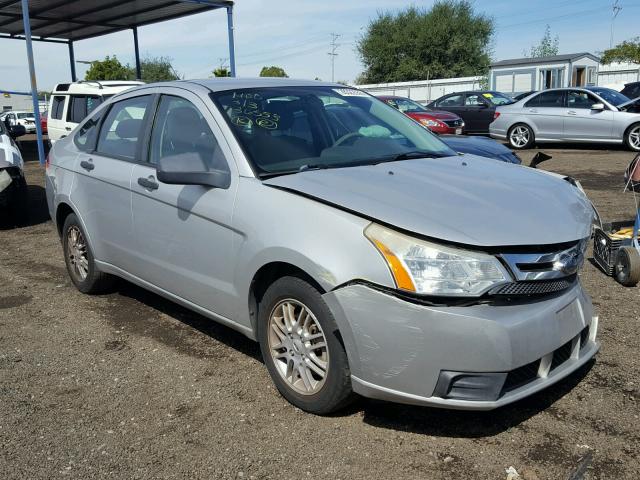 1FAHP35N59W230363 - 2009 FORD FOCUS SE SILVER photo 1