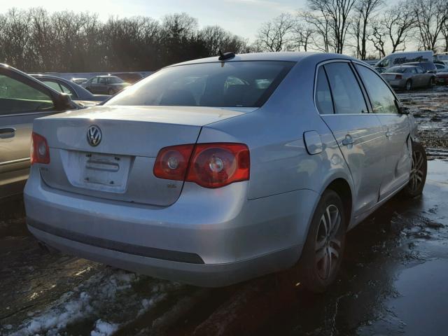 3VWSF71K16M662172 - 2006 VOLKSWAGEN JETTA 2.5 SILVER photo 4