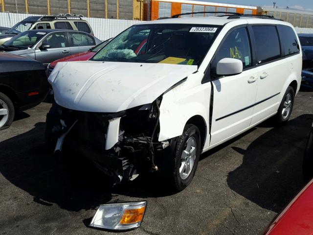 2D4RN5D10AR268582 - 2010 DODGE GRAND CARA WHITE photo 2