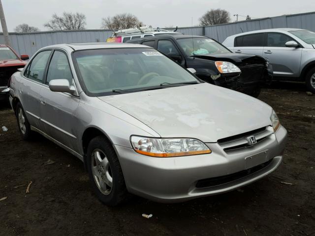 1HGCG1652WA028484 - 1998 HONDA ACCORD EX SILVER photo 1