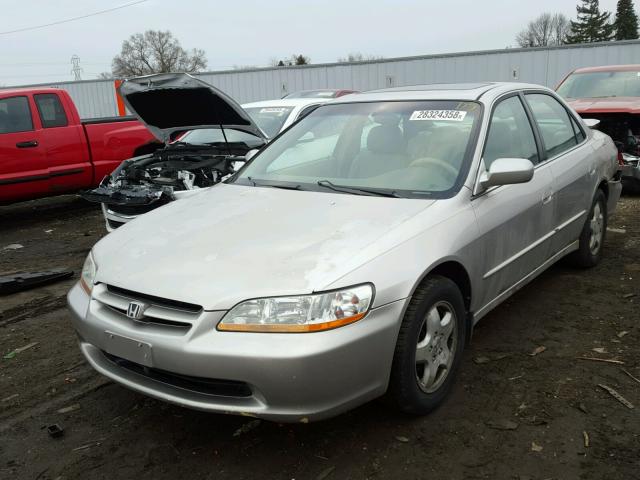 1HGCG1652WA028484 - 1998 HONDA ACCORD EX SILVER photo 2