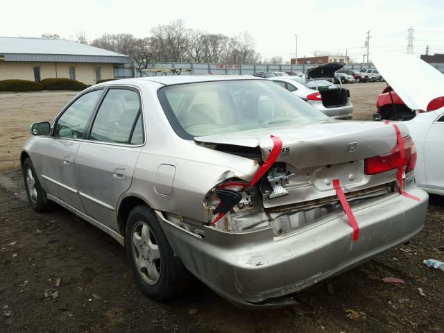 1HGCG1652WA028484 - 1998 HONDA ACCORD EX SILVER photo 3