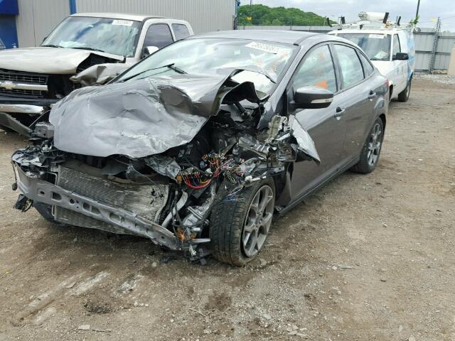 1FADP3F27EL455656 - 2014 FORD FOCUS GRAY photo 2