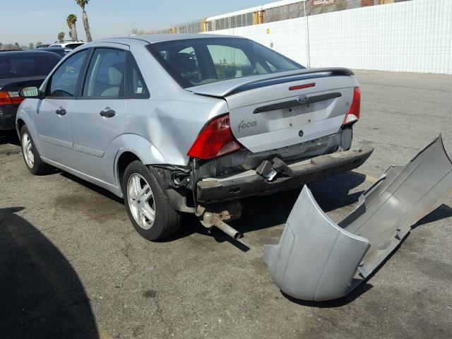 1FAFP3433YW298375 - 2000 FORD FOCUS SE SILVER photo 3