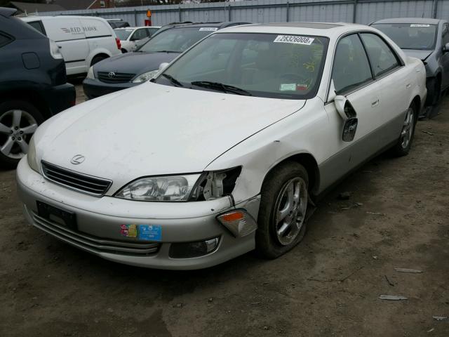 JT8BF28G0Y5074715 - 2000 LEXUS ES 300 WHITE photo 2