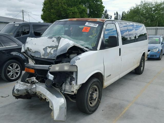 1GAHG39U331231245 - 2003 CHEVROLET EXPRESS G3 WHITE photo 2