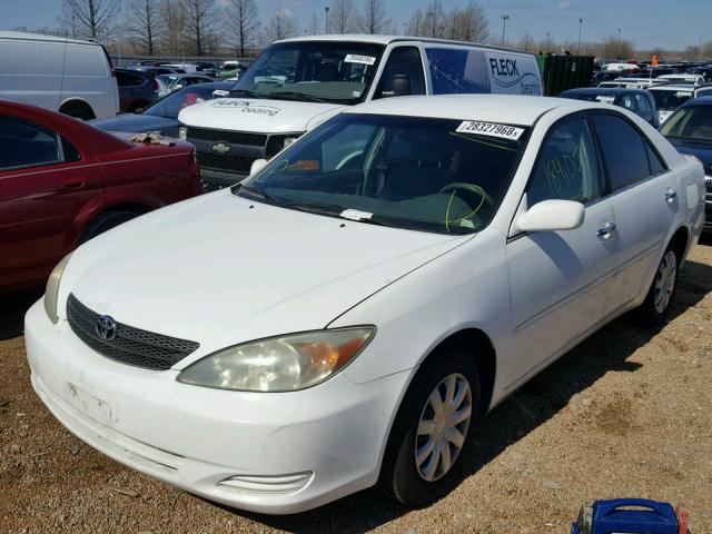 JTDBE32K240271111 - 2004 TOYOTA CAMRY LE WHITE photo 2