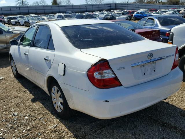 JTDBE32K240271111 - 2004 TOYOTA CAMRY LE WHITE photo 3