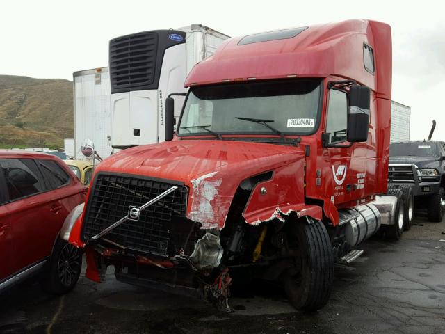 4V4NC9EJ88N488569 - 2008 VOLVO VN VNL RED photo 2