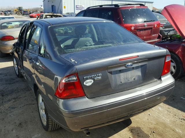 1FAHP34N97W324096 - 2007 FORD FOCUS ZX4 GRAY photo 3