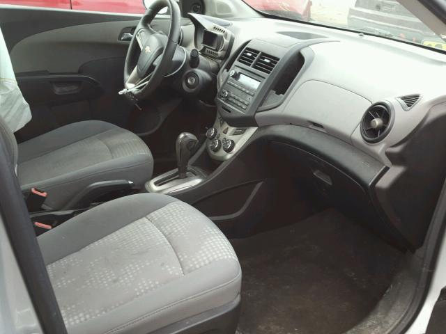 1G1JA5SH1C4116377 - 2012 CHEVROLET SONIC LS 银色 照片 5