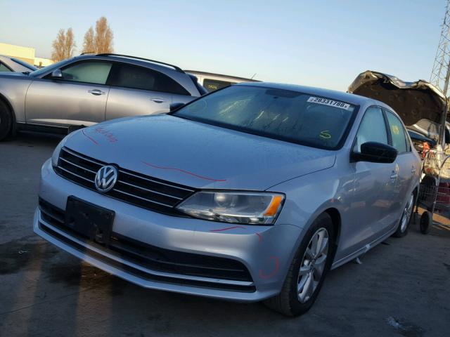 3VWD17AJ3FM318440 - 2015 VOLKSWAGEN JETTA SE SILVER photo 2