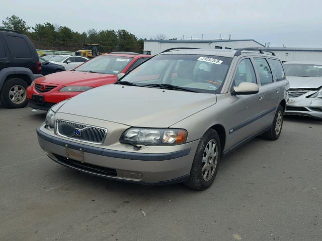 YV1SW61R921262615 - 2002 VOLVO V70 BEIGE photo 2