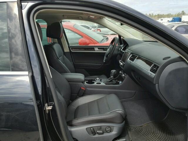 WVGGF7BP7HD002196 - 2017 VOLKSWAGEN TOUAREG EX BLACK photo 5